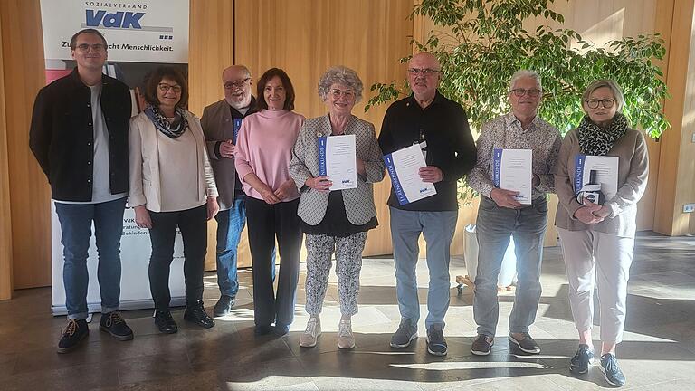 Auf dem Bild (von links): Kreisgeschäftsführer Kai Kellershohn, Anna Maria Wilhelm, 1. Vorsitzender Dieter Roth, 1.  Bürgermeisterin Eisingen Ursula Engert, Zita Pabst, Günther Treiber, Klaus Mager, Edith Fiederling.