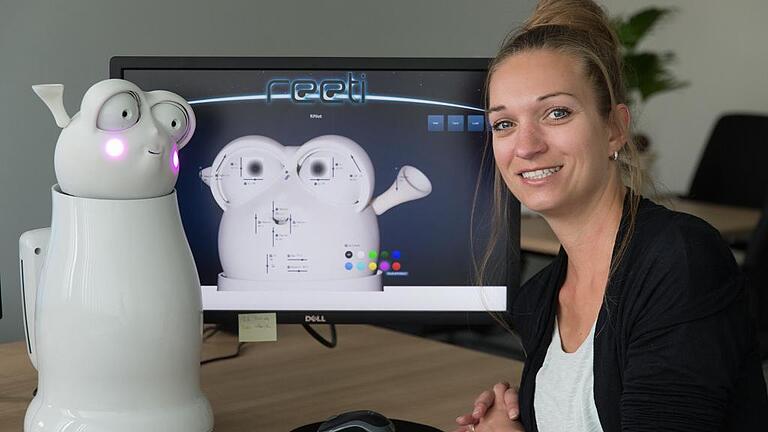 Forschungsteam: Medieninformatikerin Birgit Lugrin und Roboter Reeti Forschungsteam: Medieninformatikerin Birgit Lugrin und Roboter Reeti