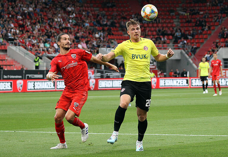 Patrick Breitkreuz (rechts im Zweikampf mit Ingolstadts Jonatan Kotzke) spielt in Zukunft in der Regionalliga Nordost. Patrick Breitkreuz (rechts im Zweikampf mit Ingolstadts Jonatan Kotzke) spielt in Zukunft in der Regionalliga Nordost.