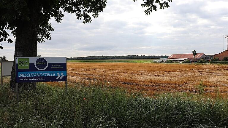 Familie Hörner aus Kleinlangheim hat seit ungefähr fünf Jahren einen Verkaufsautomaten und eine Milchtankstelle. Familie Hörner aus Kleinlangheim hat seit ungefähr fünf Jahren einen Verkaufsautomaten und eine Milchtankstelle.