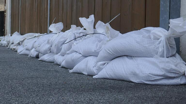 Sandsäcke helfen gegen Hochwasser. In Zukunft wird es aber darauf ankommen, dass Gemeinden stärker aktiv werden, um Überflutungen schon im Vorfeld zu verhindern.