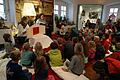 Märchenstunde im Tabakpfeifenmuseum in Oberelsbach: Wer die erste mit Kindergartenleiterin Christina Wolf verpasste, kann am 30. Dezember oder 6. Januar vorbeikommen. Foto: Marion Eckert       -  Märchenstunde im Tabakpfeifenmuseum in Oberelsbach: Wer die erste mit Kindergartenleiterin Christina Wolf verpasste, kann am 30. Dezember oder 6. Januar vorbeikommen. Foto: Marion Eckert