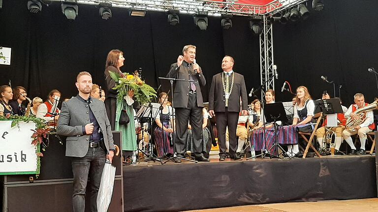 Hoher Besuch an der Rafelder Kirm. Hoher Besuch an der Rafelder Kirm.