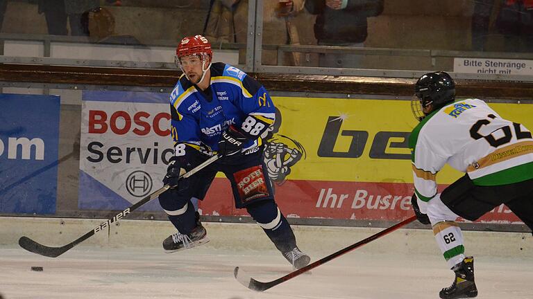 Dylan Hood (links, in der Partie gegen Erding) wird den Mighty Dogs nach seiner Spieldauerstrafe gegen Klostersee für mindestens zwei Partien fehlen. Dylan Hood (links, in der Partie gegen Erding) wird den Mighty Dogs nach seiner Spieldauerstrafe gegen Klostersee für mindestens zwei Partien fehlen.