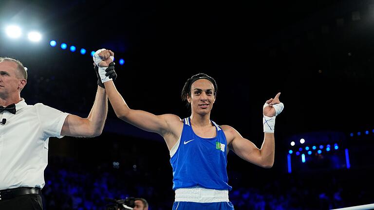 Paris 2024 - Boxen       -  Imane Khelif wird zur Halbfinal-Siegerin ihrer Gewichtsklasse bei Olympia gekürt.