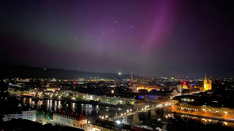 In der Nacht auf den 11. Mai waren über Würzburg Polarlichter / Nordlichter zu sehen. Die Aufnahmen entstanden rund um die Festung.