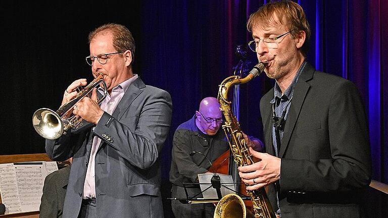 Sebastian Strempel (Trompete) und Hubert Winter (Saxophon) begeisterten als Gäste in der Reihe &bdquo;Jazz mal anders&ldquo; des Kulturamts Haßfurt.