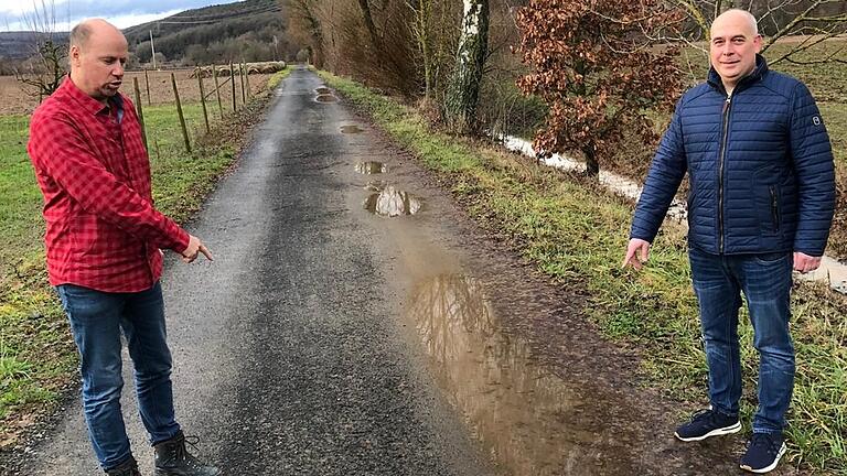 Die Freien Wähler beantragen, den Radweg zu asphaltieren. Im Bild Stadtrat Edgar Ehrenfels (links) und Matthias Seubert.