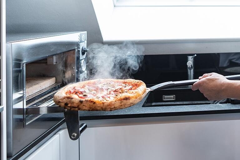Er ist in der Pizza-Nationalmannschaft: Gerbrunner erklärt, wie man die perfekte Pizza auch daheim hinbekommt Er ist in der Pizza-Nationalmannschaft: Gerbrunner erklärt, wie man die perfekte Pizza auch daheim hinbekommt