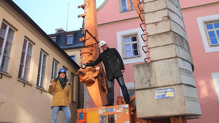 Rebecca Einwag (Juliusspital-Geschäftsbereichsleiterin Immobilien) und Horst Kolesch (Juliusspital-Geschäftsbereichsleiter und -Weingutsleiter)&nbsp;freuen sich über den Baustart am 'Silvaner-Haus'.