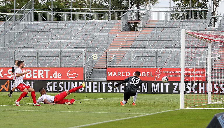 Das erste Kickers-Tor des Nachmittag: Saliou Sané trifft zum 1:1.