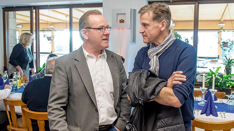 Bürgermeister im Gespräch beim Impulstreffen, Thomas Fischer und Michael Gottwalt.