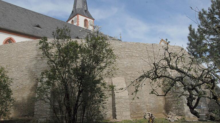 Die Sanierung der Pfarrmauer unterhalb des Lehrergärtchens und der Pfarrkirche war eines der größten Projekte der Gemeinde Sulzfeld im vergangenen Jahr.