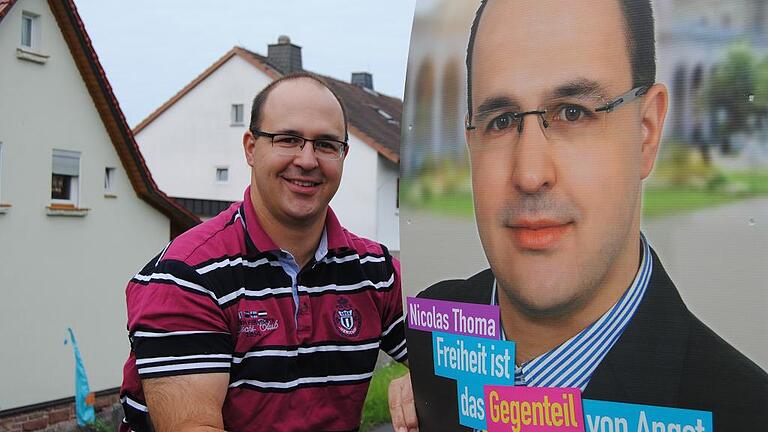 Nicolas Thoma ist mit seinem Team auch selbst zum Plakate kleben unterwegs.
