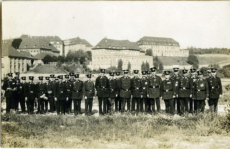 Eine freiwillige Sanitätskolonne vor dem Luitpoldkrankenhaus Mitte der 1920er Jahre.