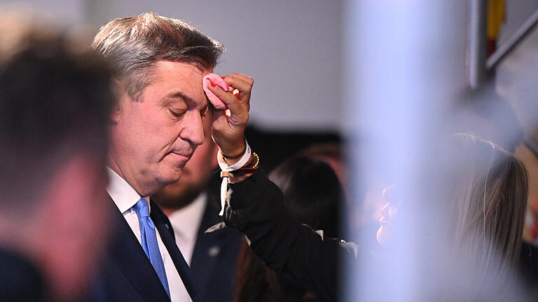 Landtagswahl Bayern - TV-Runde der Spitzenkandidaten.jpeg       -  Markus Söder (CSU), sagt nach den ersten Hochrechnungen: 'Bayern bleibt Bayern, auch wenn die Welt langsam verrückt wird.'