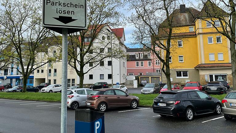 Selten so leer: Seit das Parken am Spitalseeplatz kostenpflichtig ist, gibt es viele freie Stellplätze. Selten so leer: Seit das Parken am Spitalseeplatz kostenpflichtig ist, gibt es viele freie Stellplätze.