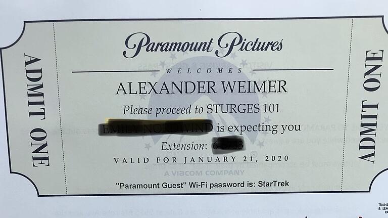 Alex Weimers offizielle Zugangsberechtigung für das Paramount-Gelände. Am 21. Januar stellte er dort sein Filmprojekt 'Hump' vor. Alex Weimers offizielle Zugangsberechtigung für das Paramount-Gelände. Am 21. Januar stellte er dort sein Filmprojekt 'Hump' vor.