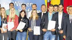 Hervorragender Nachwuchs: Den Prüfungsbesten aus dem Landkreis Main-Spessart überreichten IHK-Präsident Dieter Pfister und der stellvertretender Hauptgeschäftsführer Jürgen Bode der IHK Würzburg-Schweinfurt Urkunden und Präsente. Hervorragender Nachwuchs: Den Prüfungsbesten aus dem Landkreis Main-Spessart überreichten IHK-Präsident Dieter Pfister und der stellvertretender Hauptgeschäftsführer Jürgen Bode der IHK Würzburg-Schweinfurt Urkunden und Präsente.