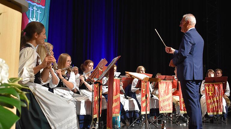 Eine besondere Verantwortung wurde Bruno Altrichter zuteil, als er kurzzeitig den Taktstock für die Musikkapelle Mühlbach schwang.&nbsp;