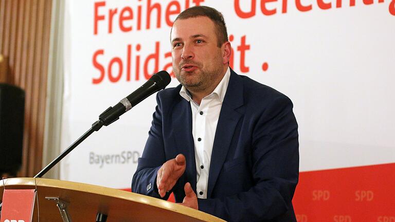 Stefan Rottmann, Bürgermeister Schonungen und SPD-Direktkandidat für den Landtag, ging mit der CSU und deren Chef hart ins Gericht. Stefan Rottmann, Bürgermeister Schonungen und SPD-Direktkandidat für den Landtag, ging mit der CSU und deren Chef hart ins Gericht.