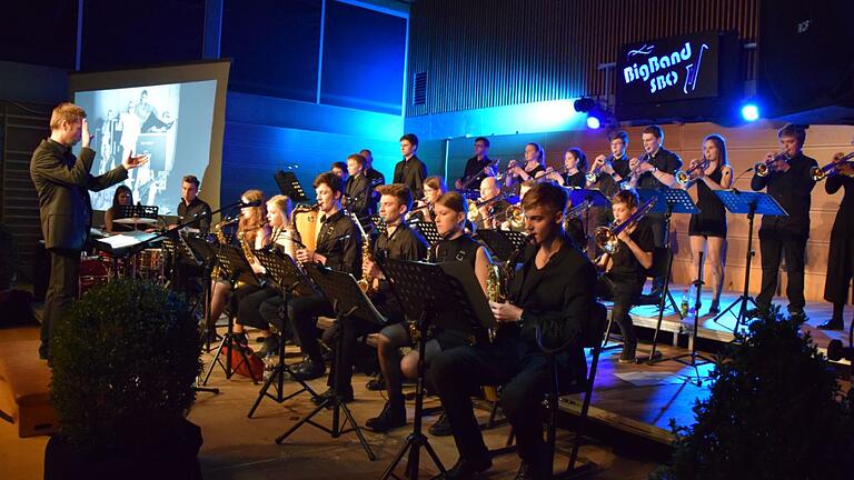 Die AKG-Bigband mit Leiter Michael Mauer.