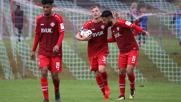 Hauptsache weiter: Die Kickers-Torschützen (von links) Yassin Ibrahim, Dominik Widemann und Hüseyin Cakmak.