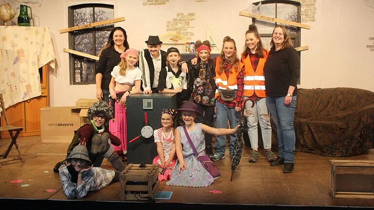 Gruppenbild der Theatergruppe 'Kids'.