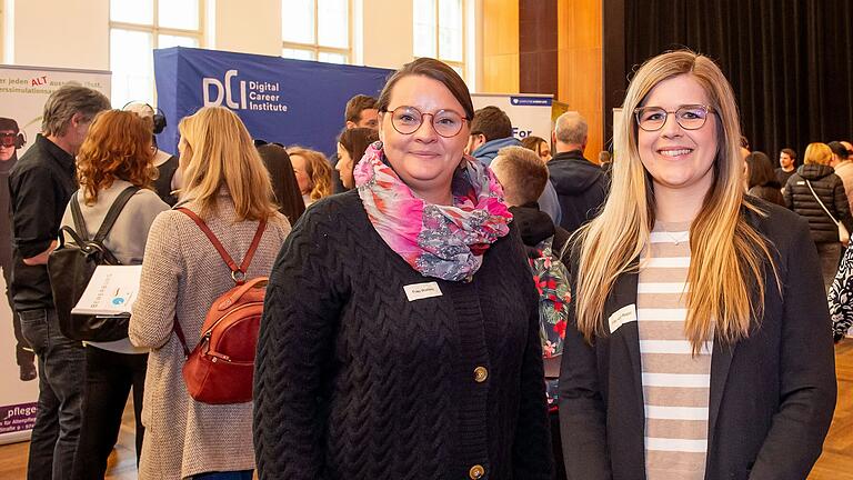 Nutzten die Bildungsmesse zum Netzwerken: Alexandra von Repel (rechts) und Michaela Walters, beide arbeiten in der Personalabteilung der Trips Group Grafenrheinfeld. Nutzten die Bildungsmesse zum Netzwerken: Alexandra von Repel (rechts) und Michaela Walters, beide arbeiten in der Personalabteilung der Trips Group Grafenrheinfeld.