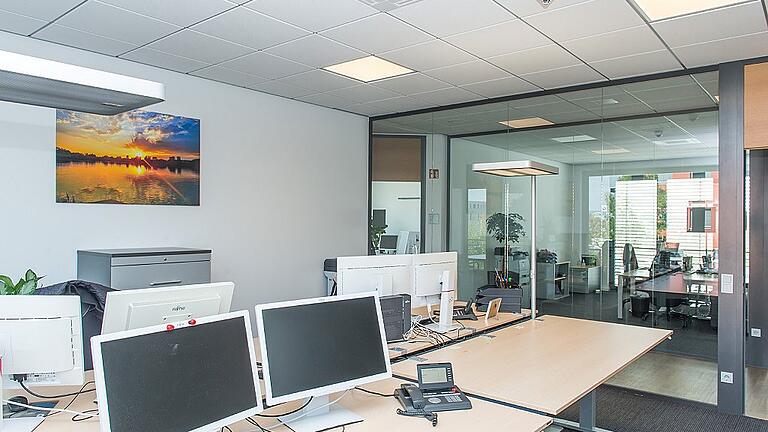 Viel Licht und viel viel Platz. Der Neubau von Mercator-Leasing bringt mit rund 1300 Quadratmetern Nutzfläche reichlich räumliche Entlastung für das Bestandsgebäude.