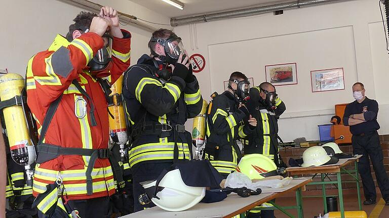 Als Zwischenlösung sollen Lehrgänge für Atemschutzgeräteträger der Feuerwehr bald in Marktheidenfeld stattfinden. (Archivbild) Als Zwischenlösung sollen Lehrgänge für Atemschutzgeräteträger der Feuerwehr bald in Marktheidenfeld stattfinden. (Archivbild)