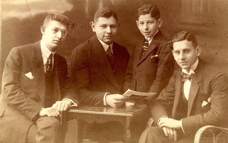 Die vier Söhne der Würzburger Familie Ruschkewitz: (von links) Fritz, Ernst, Hans, Max. Die vier Söhne der Würzburger Familie Ruschkewitz: (von links) Fritz, Ernst, Hans, Max.