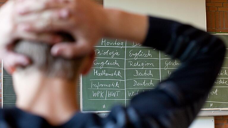 Jedes Jahr verlassen Schulabgänger die Schulen (Symbolbild) ohne einen Abschluss in der Tasche.