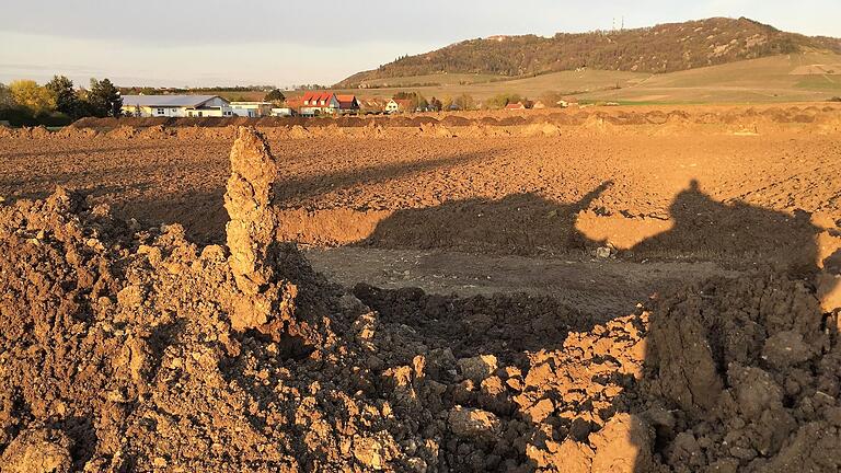 Manche Stellen im künftigen Baugebiet „Am Schwanberg“ müssen Archäologen noch genauer untersuchen.