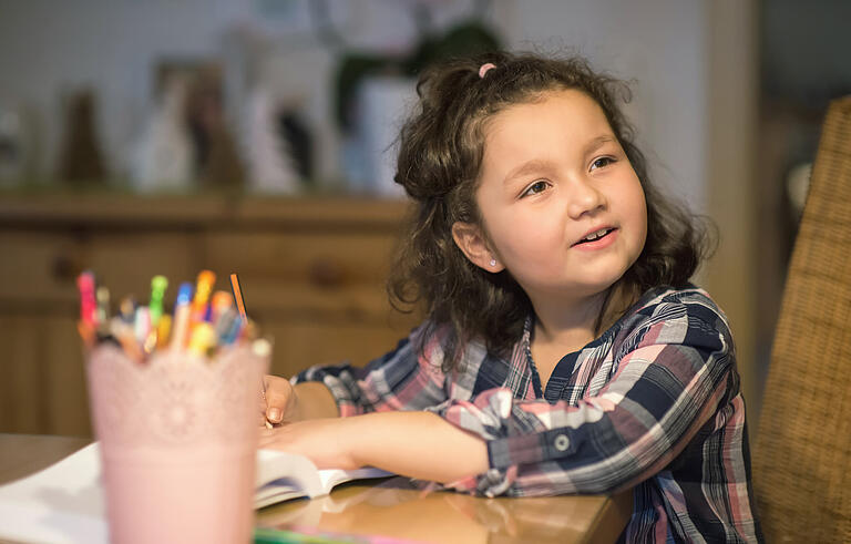 Die siebenjährige hat die Leukämie nach der Stammzellenspende besiegt. Heute muss sie nur noch alle drei Monate zur Kontrolle, alle sechs Monate steht eine größere Untersuchung an.