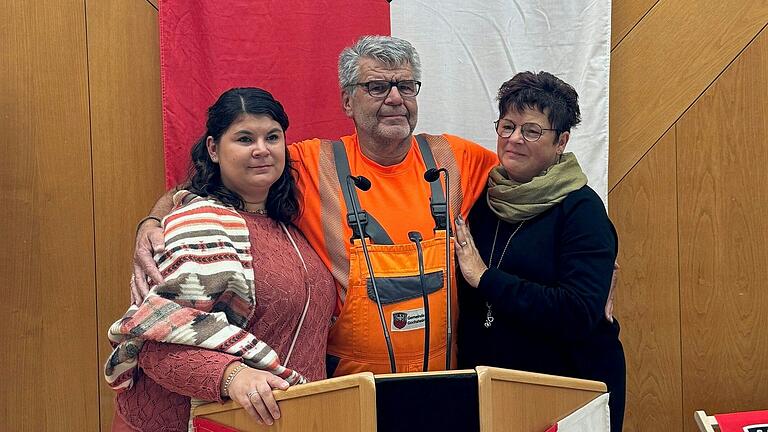 Gattin Simone (rechts) und Tochter Isabell sind froh, dass Manfred Ludwig künftig mehr Zeit für die Familie hat. Gattin Simone (rechts) und Tochter Isabell sind froh, dass Manfred Ludwig künftig mehr Zeit für die Familie hat.
