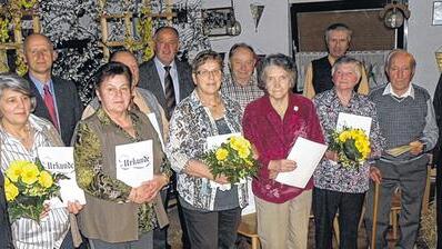 Mit einem Ehrenabend feierte der Obst- und Gartenbauverein Unterschwappach sein 100-jähriges Bestehen und zeichnete verdiente Mitglieder aus. Mit einem Ehrenabend feierte der Obst- und Gartenbauverein Unterschwappach sein 100-jähriges Bestehen und zeichnete verdiente Mitglieder aus.