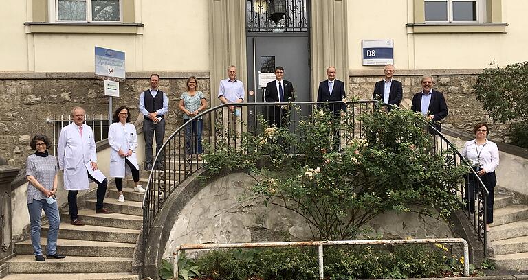 Die erfolgreiche Bewerbung als Standort des nationalen Tumorzentrums war eine Teamleistung von Experten und Unterstützern an der Universität und der Uniklinik Würzburg. Die erfolgreiche Bewerbung als Standort des nationalen Tumorzentrums war eine Teamleistung von Experten und Unterstützern an der Universität und der Uniklinik Würzburg.