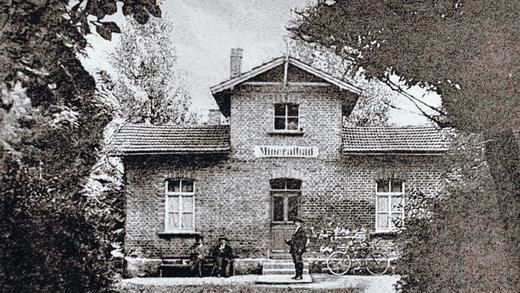 Damals: So zeigte sich Anfang 1900 das Badehaus. Hier ist heute die Trink- und Wandelhalle zu finden.