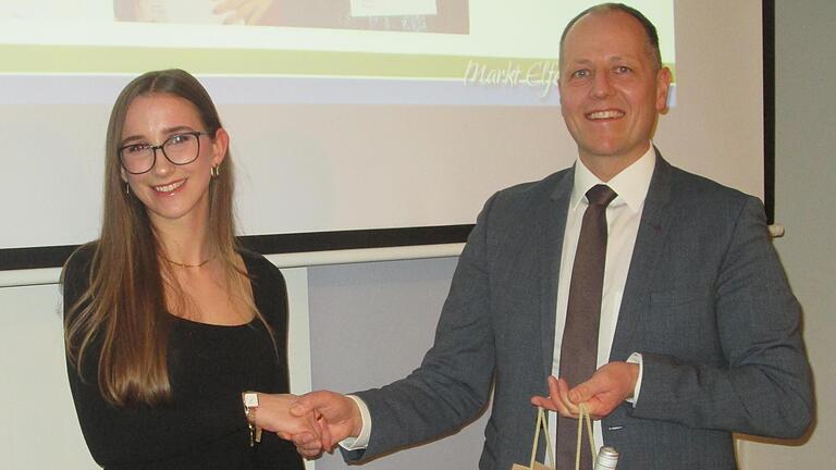 Mariella Bauer aus Elfershausen legte ihr Abitur am Frobenius-Gymnasium mit der Bestnote 1,0 ab. - Mariella Bauer aus Elfershausen legte ihr Abitur am Frobenius-Gymnasium mit der Bestnote 1,0 ab. Mariella Bauer aus Elfershausen legte ihr Abitur am Frobenius-Gymnasium mit der Bestnote 1,0 ab. - Mariella Bauer aus Elfershausen legte ihr Abitur am Frobenius-Gymnasium mit der Bestnote 1,0 ab.