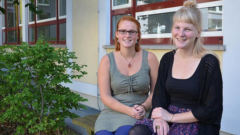 Yara Henke und Adelheid Rader engagieren sich in der Franz-Oberthür-Schule für Berufsschüler mit Migrationshintergrund.