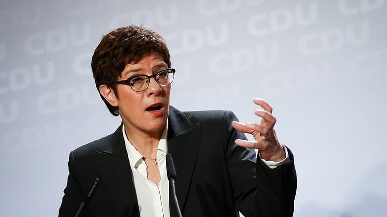 Annegret Kramp-Karrenbauer - Weit entfernt von einstigen Umfragewerten: CDU-Chefin Annegret Kramp-Karrenbauer. Annegret Kramp-Karrenbauer - Weit entfernt von einstigen Umfragewerten: CDU-Chefin Annegret Kramp-Karrenbauer.
