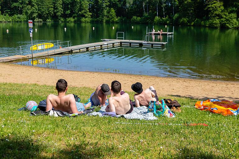 Entspanntes Sommerfeeling am Grafenrheinfelder Naturbadesee.