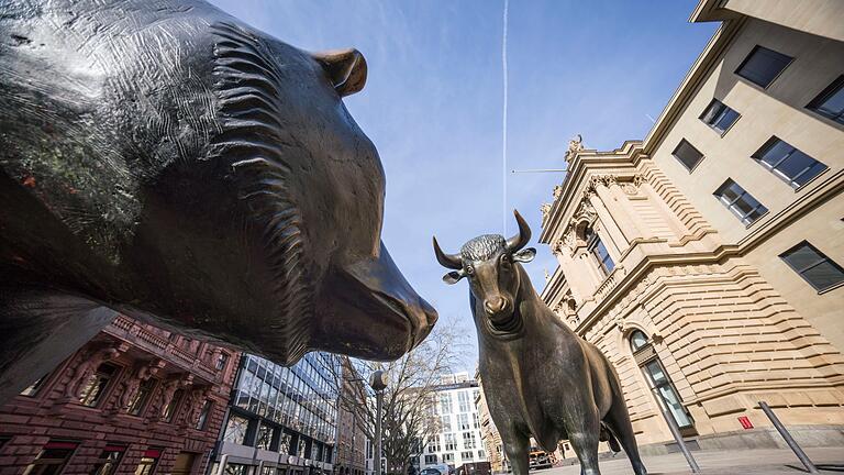 Börse in Frankfurt/Main       -  Im Dax sacken die Kurse erneut ab - in Japan ist bereits von einem Bärenmarkt die Rede (Archivfoto).