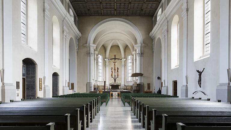 Die evangelische Kirche St. Stephan in Würzburg: Regionalbischöfin Gisela Bornowski empfiehlt wegen der Coronavirus-Pandemie dringend auf Gottesdienste zu verzichten. Ihr Vorschlag: Gebetsandachten.