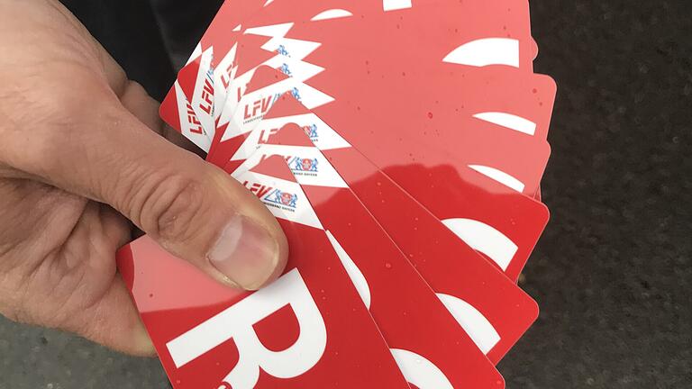 Die Red Card – der Dienstausweis der&nbsp; Feuerwehren im Landkreis Würzburg.