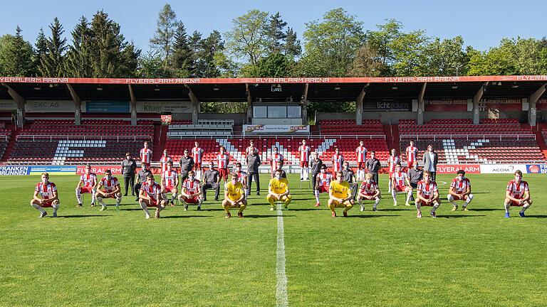 Corona-Mannschaftsbild: Die Kickers bereiten sich auf den Saison-Neustart vor.