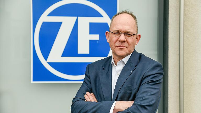 Job bei ZF? In Vorstellungsgesprächen treten Bewerberinnen und Bewerber heute selbstbewusster auf - und stellen andere Fragen als früher, sagt Marcus Giek, Personalleiter beim Automobilzulieferer ZF in Schweinfurt.