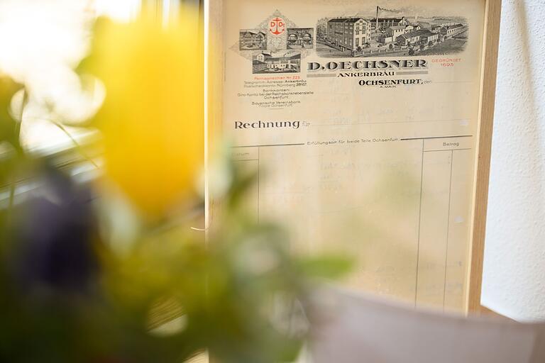 Die Gestaltung und Dekoration des Hotels weist auf die Verbindungen zur Brauerei Oechsner hin. Die Gestaltung und Dekoration des Hotels weist auf die Verbindungen zur Brauerei Oechsner hin.