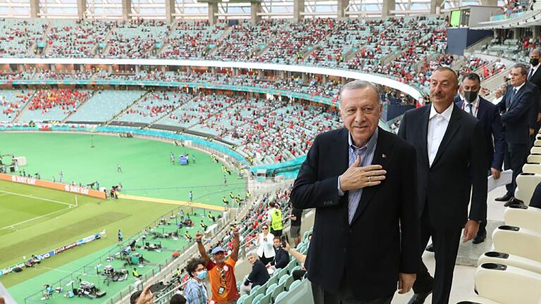 Recep Tayyip Erdogan       -  Der türkische Präsident Erdogan wird zum EM-Viertelfinale der Türkei gegen die Niederlande in Berlin erwartet.